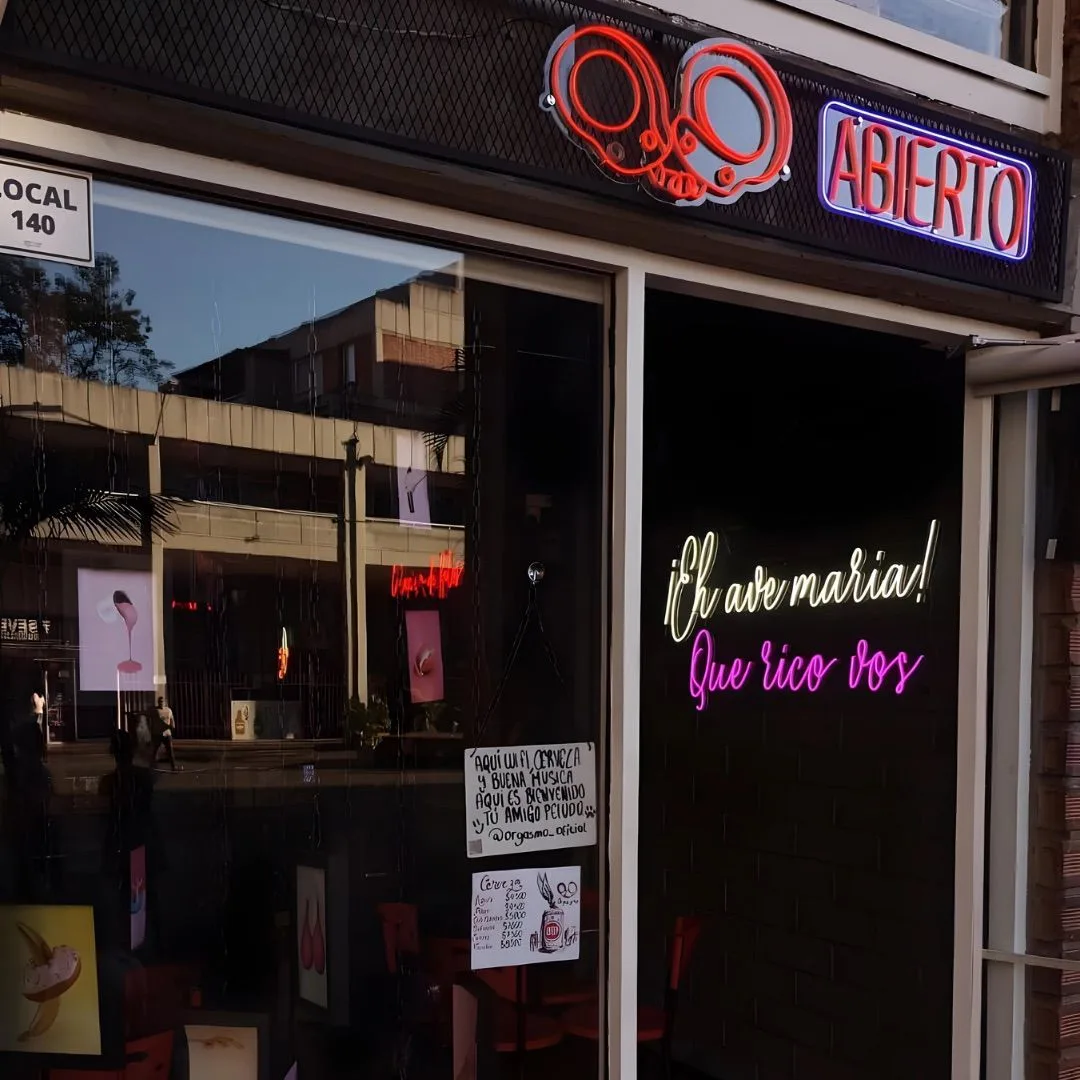 El bar de los curiosos