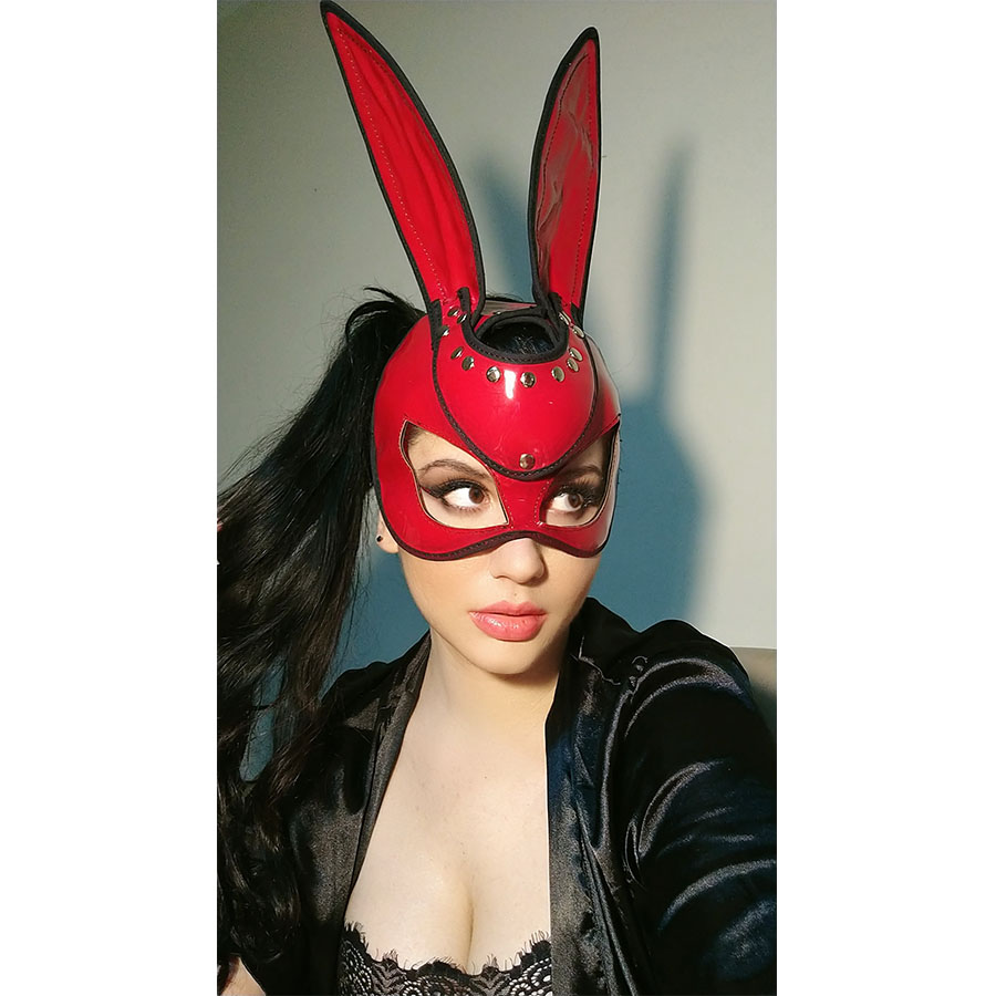 Imagen del producto MÁSCARA BAD BUNNY RED