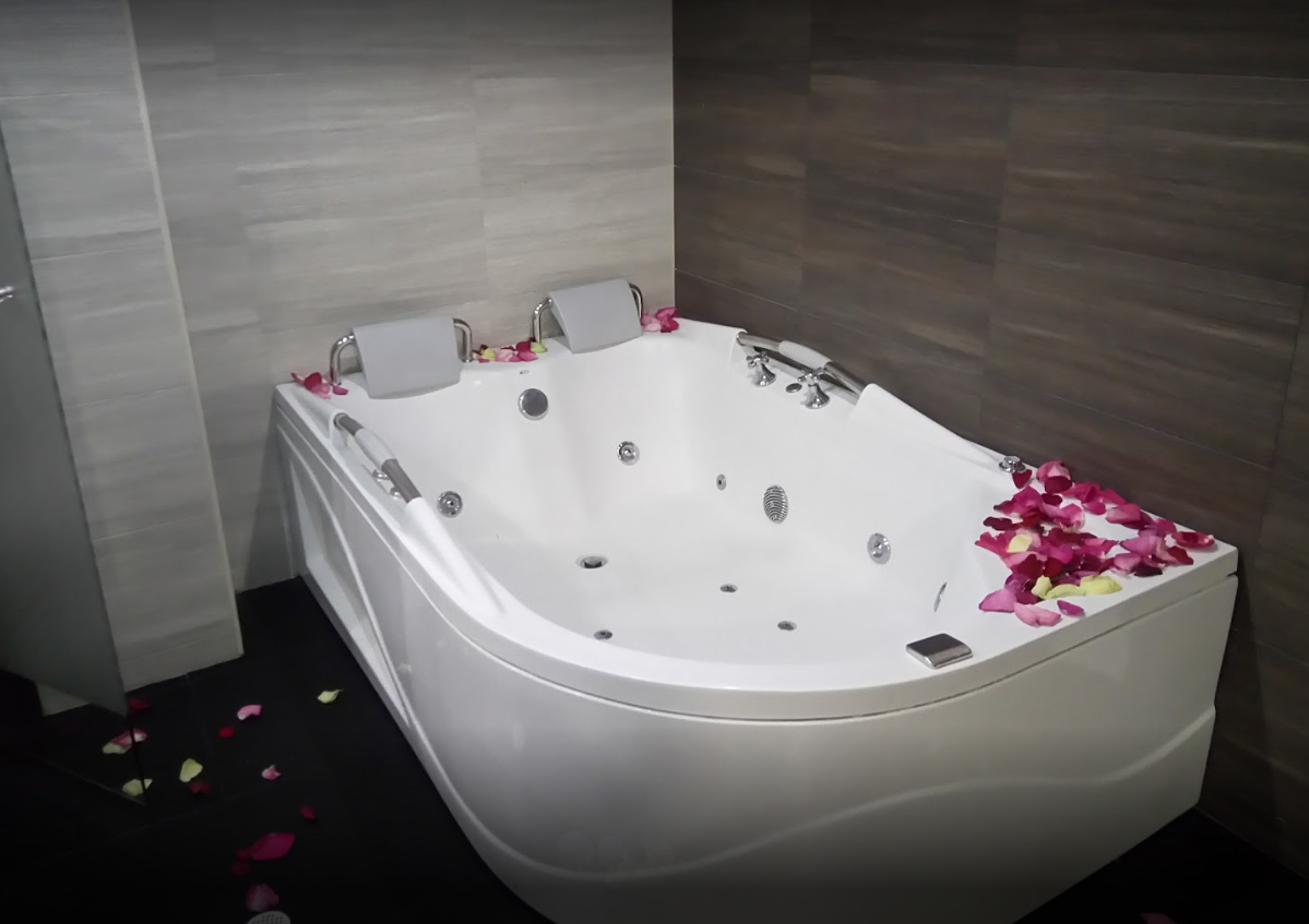 https://images2.guiacereza.com/sitios/imagenes/home/-2019/-moteles/portofino1/1.jpg